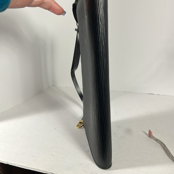 Louis Vuitton Epi leather pochette black. Very good condition - Picture 4 of 10